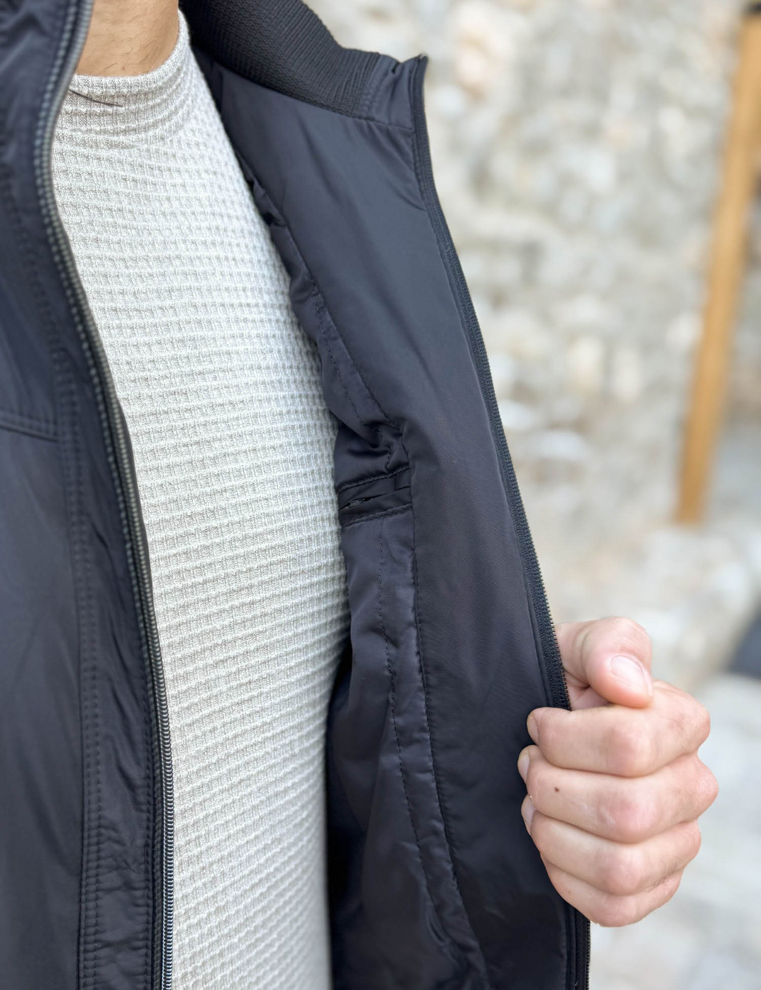 Ανδρικό μαύρο μπουφάν με γιακά και λάστιχο HM264044M φωτογραφία